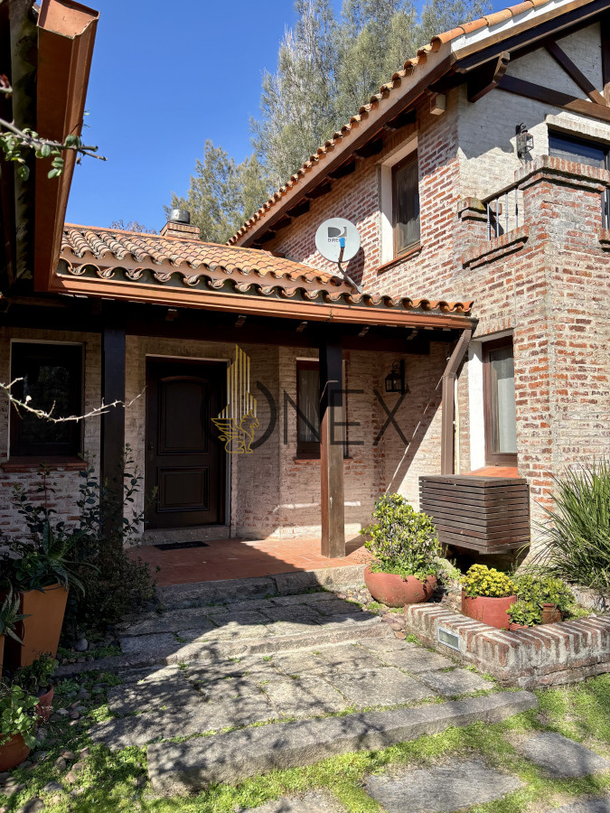 Casa ID.3329 - LUJO Y COMODIDAD Venta o Alquiler Casa Lomas Tahona 3D suite Playroom Estar Terraza Gge Piscina Parrillero