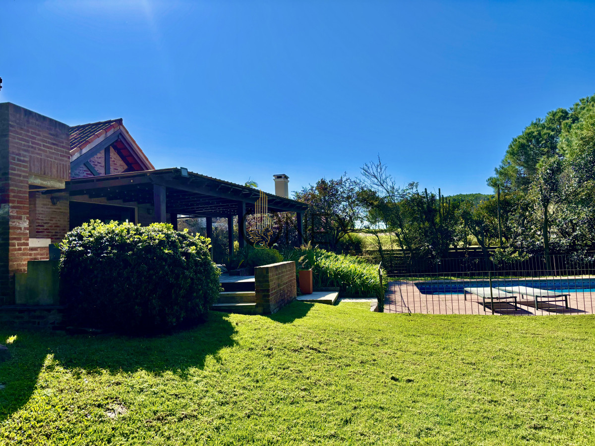 Casa ID.3329 - LUJO Y COMODIDAD Venta o Alquiler Casa Lomas Tahona 3D suite Playroom Estar Terraza Gge Piscina Parrillero