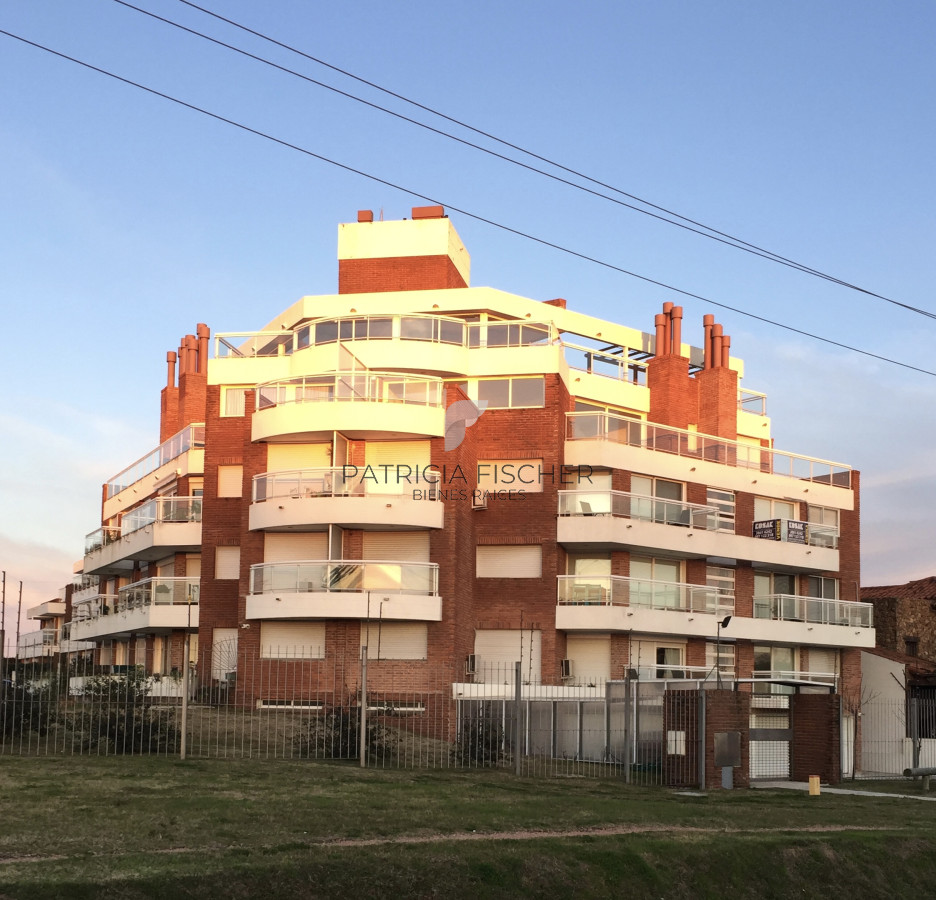 Apartamento ID.154 - Frente al mar. Frente a todo - Venta Barra de Carrasco 3D suite,toilette,lavadero,terraza,gge Amenities