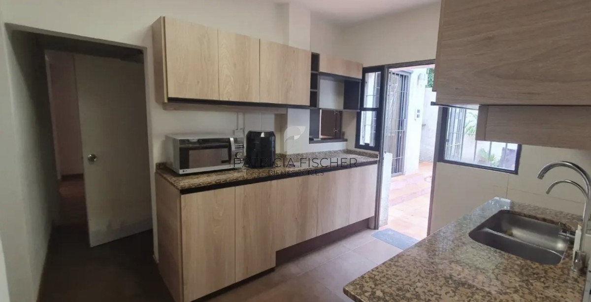 Casa ID.2 - Empresa o Vivienda - Alquiler Casa Carrasco Sur 4D 2 Suites estar comedor diario parrilla 300m mar