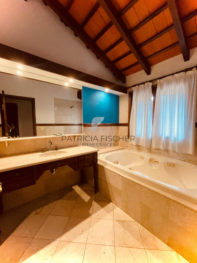 Casa ID.5 -  LUJO Y COMODIDAD Venta o Alquiler Casa Lomas Tahona 3D suite Playroom Estar Terraza Gge Piscina Parrillero