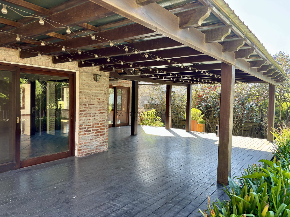 Casa ID.5 - LUJO Y COMODIDAD Venta o Alquiler Casa Lomas Tahona 3D suite Playroom Estar Terraza Gge Piscina Parrillero