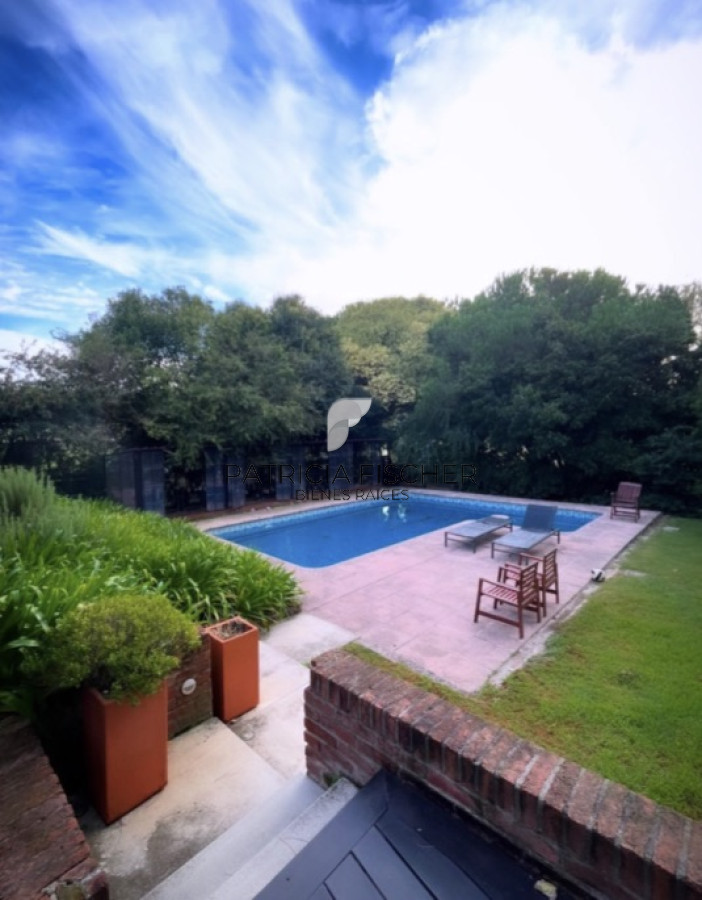 Casa ID.5 -  LUJO Y COMODIDAD Venta o Alquiler Casa Lomas Tahona 3D suite Playroom Estar Terraza Gge Piscina Parrillero