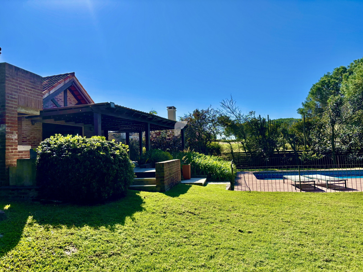 Casa ID.5 - LUJO Y COMODIDAD Venta o Alquiler Casa Lomas Tahona 3D suite Playroom Estar Terraza Gge Piscina Parrillero