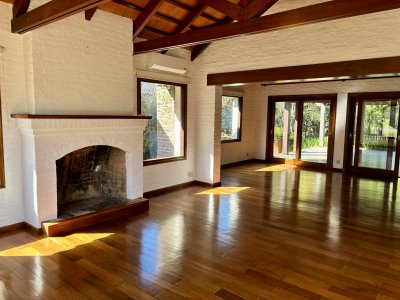  LUJO Y COMODIDAD Venta o Alquiler Casa Lomas Tahona 3D suite Playroom Estar Terraza Gge Piscina Parrillero