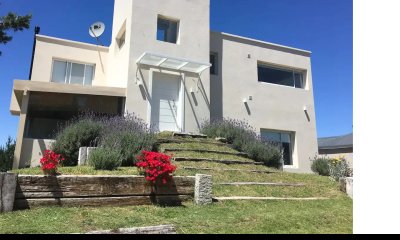 Venta y Alquiler de Casa residencial en Costa Esmeralda.