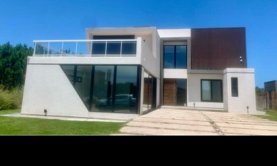 Moderna casa en Barrio Marítimo I - Costa Esmeralda -