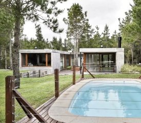 Venta de moderna casa en Barrio Senderos 4