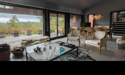 Venta de Espectacular Casa en Puerto Manzano, Villa La Angostura