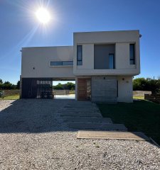 Venta de Casa en Barrio Ecuestre 432 - Costa Esmeralda -