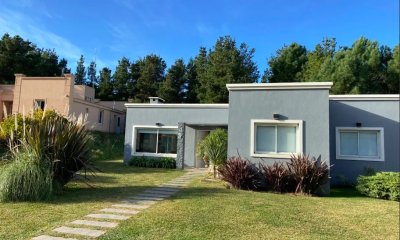 Venta de Casa en Barrio Deportiva - Costa Esmeralda -