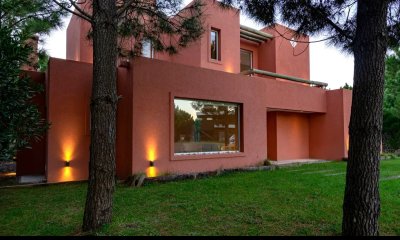 Venta y alquiler de casa en Barrio Residencial I
