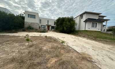 Venta y alquiler de casa en Costa Esmeralda