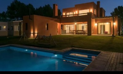 Venta y Alquiler de Casa en Costa Esmeralda Barrio Residencial I