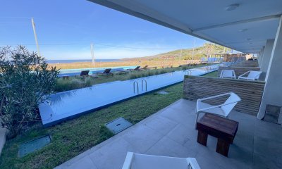 Monoambiente con pileta propia primera linea al mar en Punta Ballena