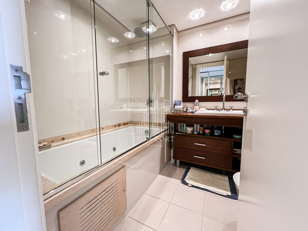 Apartamento ID.155 - Apartamento piso alto sobre la mansa de 2 dormitorios mas dependencia.