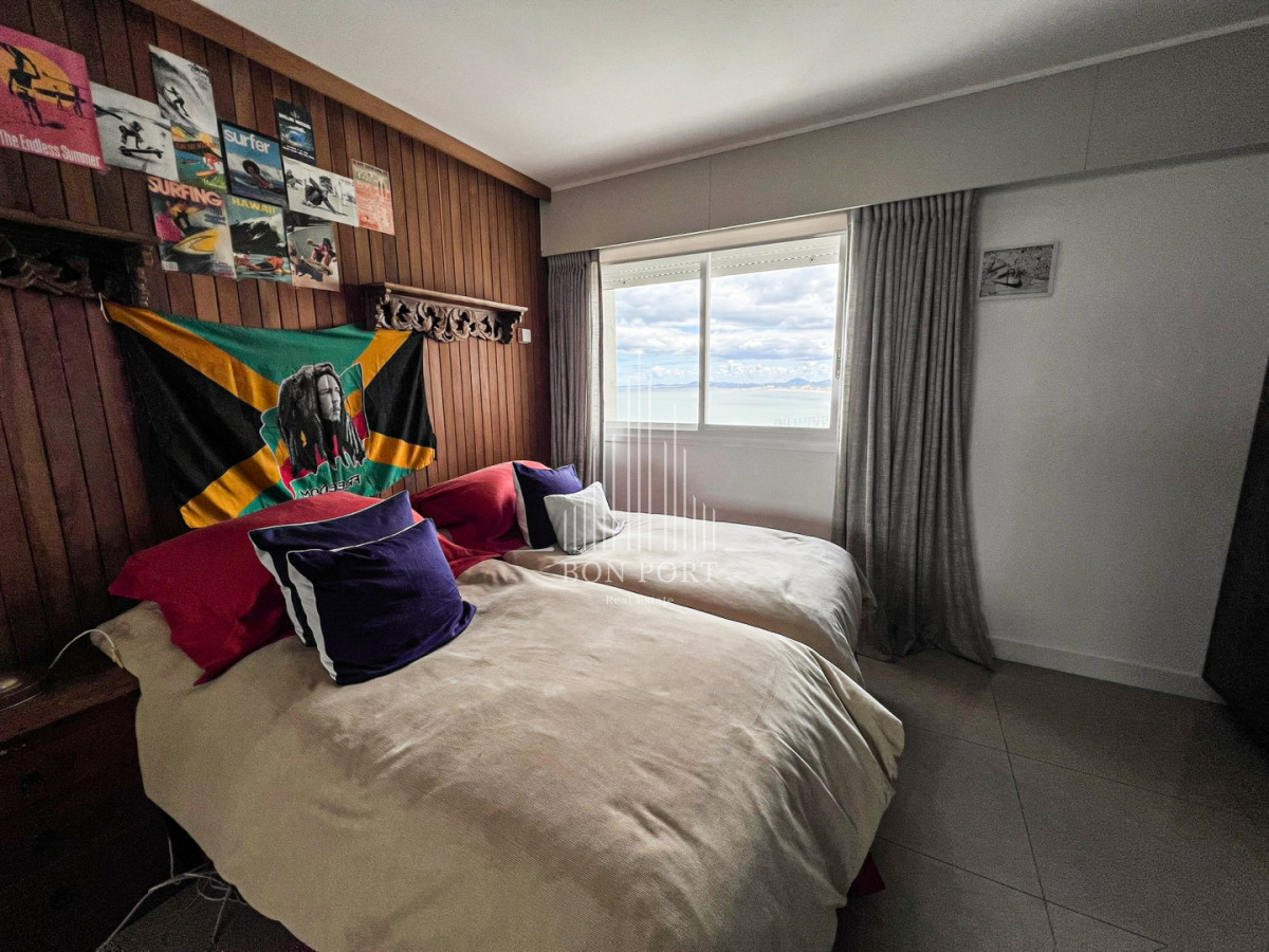 Apartamento ID.155 - Apartamento piso alto sobre la mansa de 2 dormitorios mas dependencia.