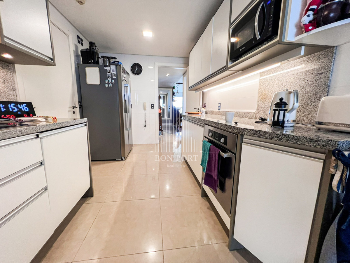 Apartamento ID.155 - Apartamento piso alto sobre la mansa de 2 dormitorios mas dependencia.