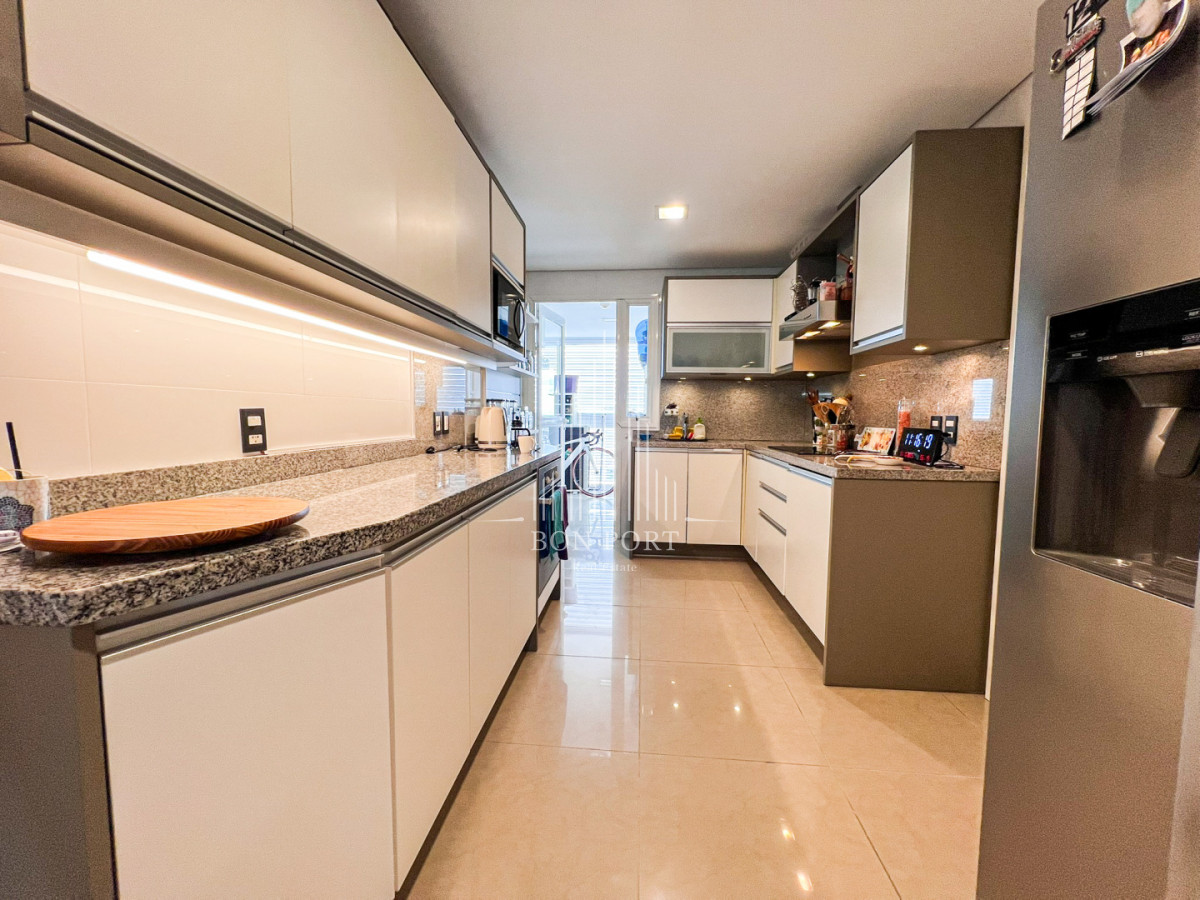 Apartamento ID.155 - Apartamento piso alto sobre la mansa de 2 dormitorios mas dependencia.