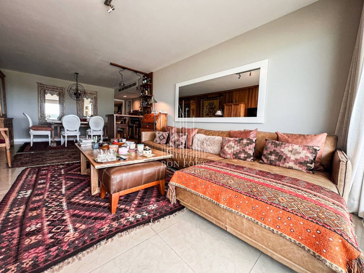 Apartamento ID.155 - Apartamento piso alto sobre la mansa de 2 dormitorios mas dependencia.