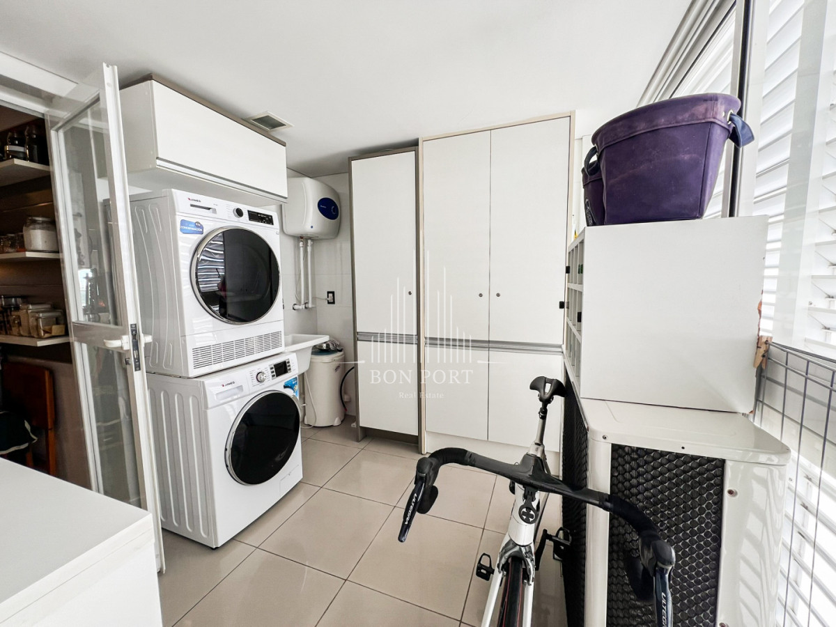 Apartamento ID.155 - Apartamento piso alto sobre la mansa de 2 dormitorios mas dependencia.