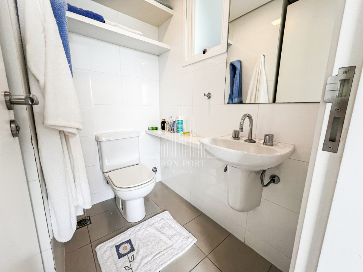 Apartamento ID.155 - Apartamento piso alto sobre la mansa de 2 dormitorios mas dependencia.