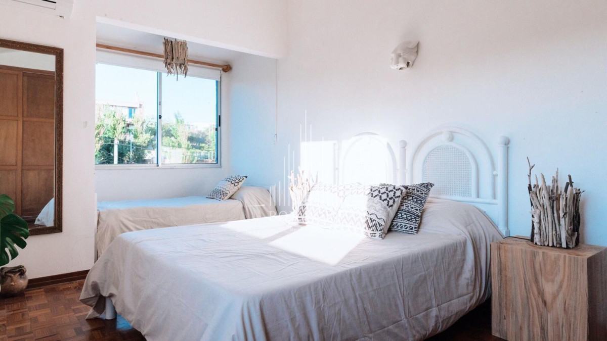 Hotel ID.16 - Hostel en venta a pasos del mar en el chorro.