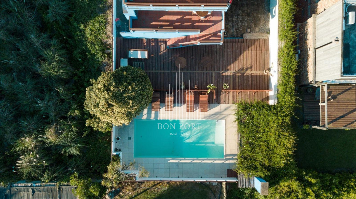 Hotel ID.16 - Hostel en venta a pasos del mar en el chorro.