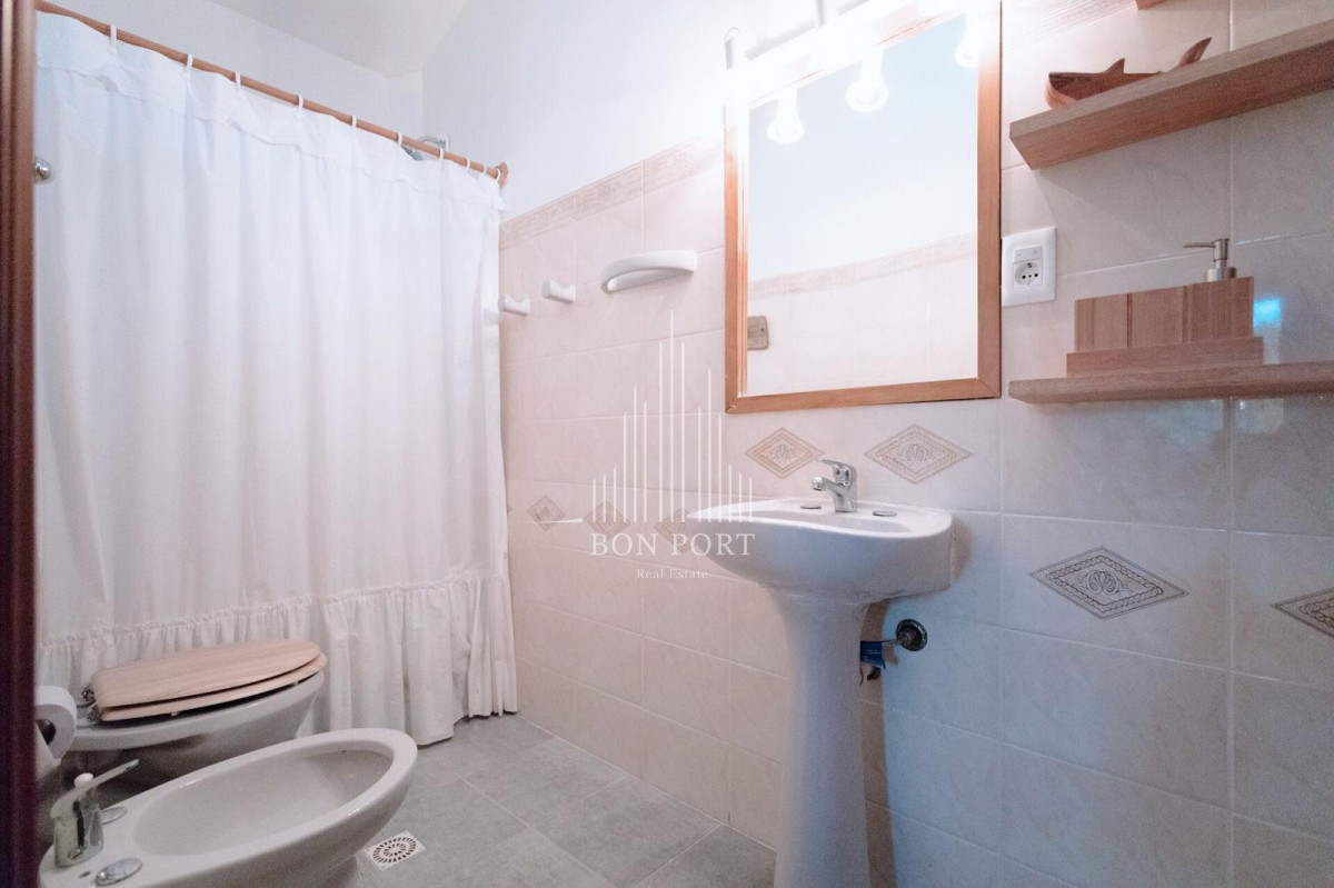 Hotel ID.16 - Hostel en venta a pasos del mar en el chorro.