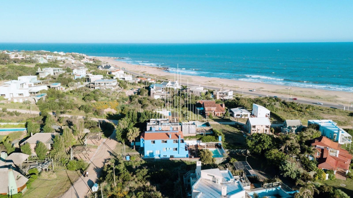 Hotel ID.16 - Hostel en venta a pasos del mar en el chorro.