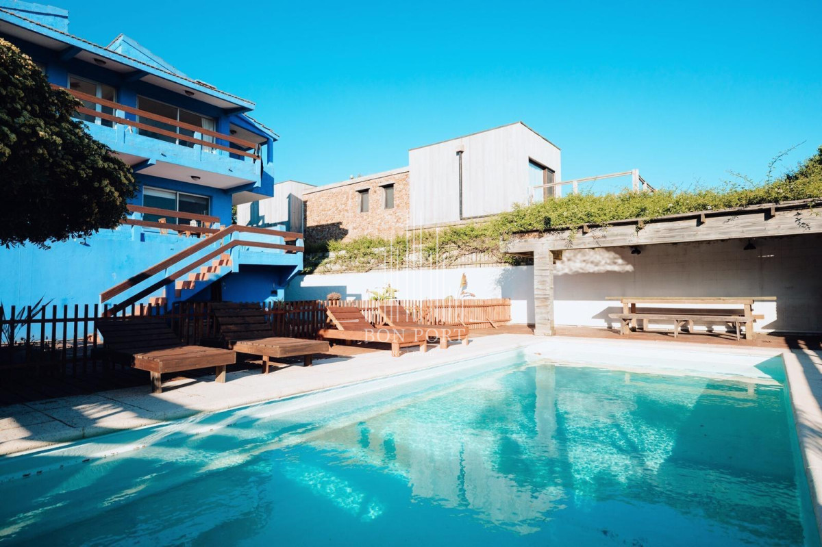 Hotel ID.16 - Hostel en venta a pasos del mar en el chorro.