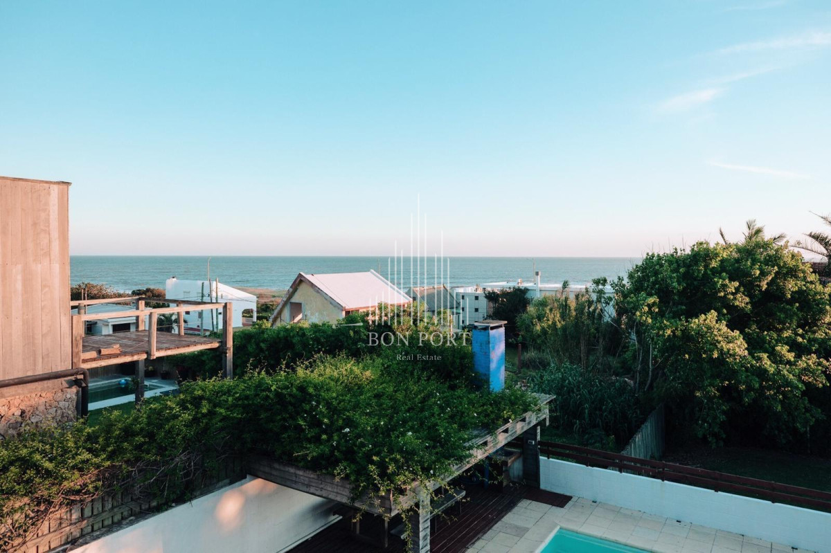 Hotel ID.16 - Hostel en venta a pasos del mar en el chorro.