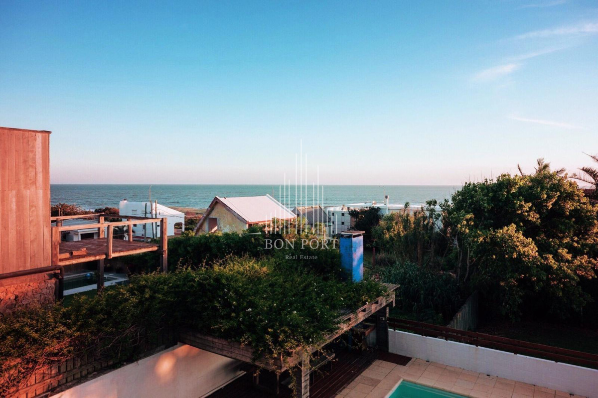 Hotel ID.16 - Hostel en venta a pasos del mar en el chorro.