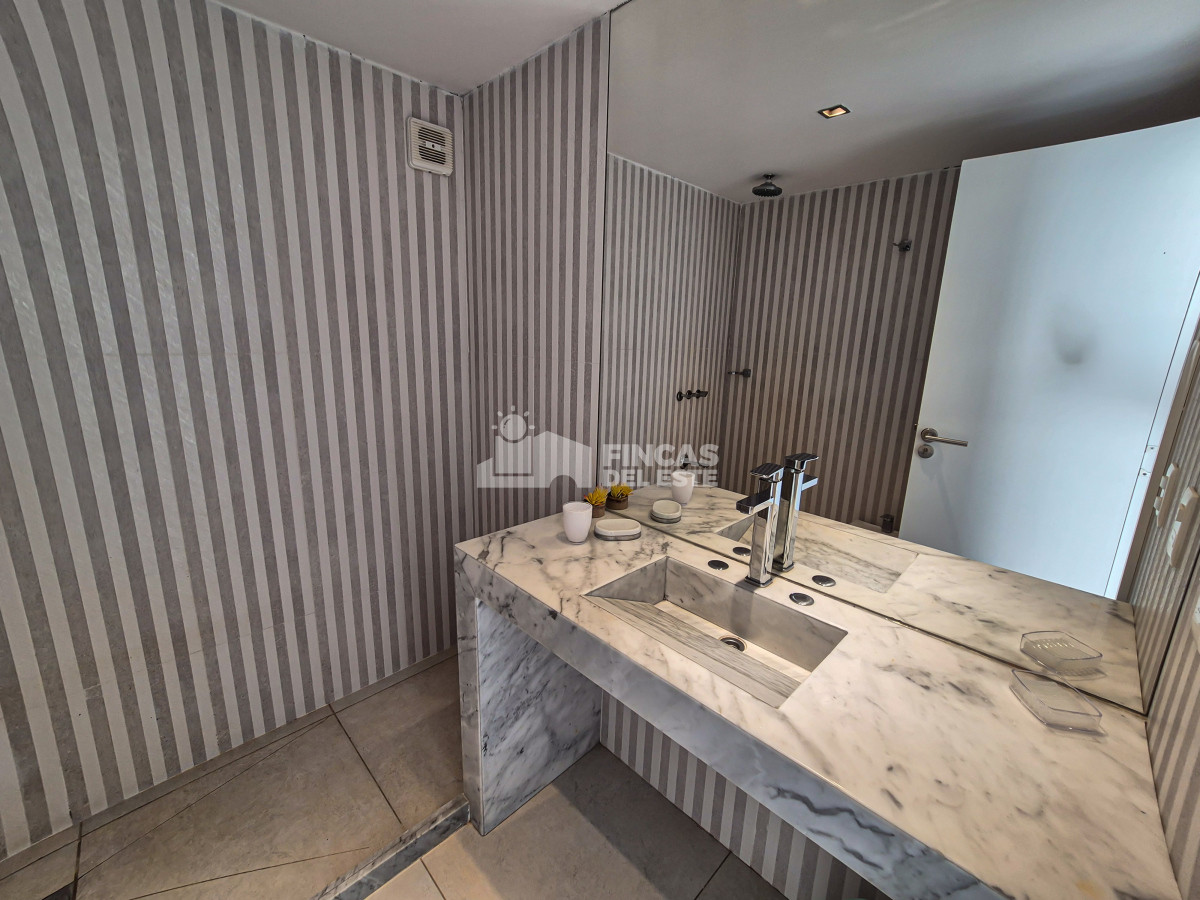 Apartamento ID.2311/Venta-Apartamento-2-Dormitorios-con-Vista-Al-Mar-Mansa-Punta-del-Este - Venta Apartamento 2 Dormitorios con Vista Al Mar Mansa Punta del Este