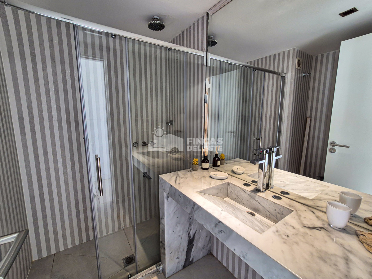 Apartamento ID.2311/Venta-Apartamento-2-Dormitorios-con-Vista-Al-Mar-Mansa-Punta-del-Este - Venta Apartamento 2 Dormitorios con Vista Al Mar Mansa Punta del Este