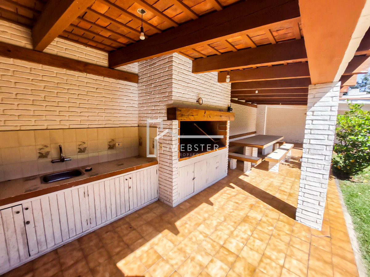 Casa ID.1886 - Venta Casa 4 Dormitorios a pasos del Mar Playa Mansa Punta del Este