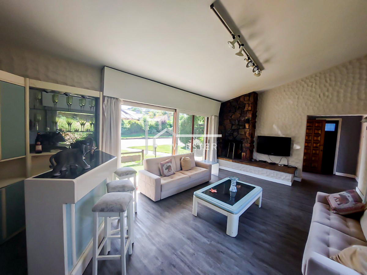Casa ID.1886 - Venta Casa 4 Dormitorios a pasos del Mar Playa Mansa Punta del Este