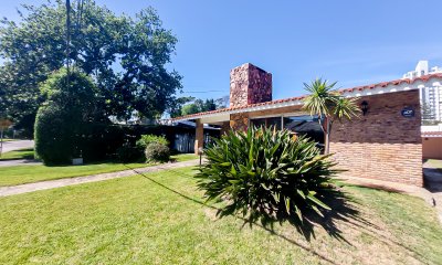 Venta Casa 4 Dormitorios a pasos del Mar Playa Mansa Punta del Este