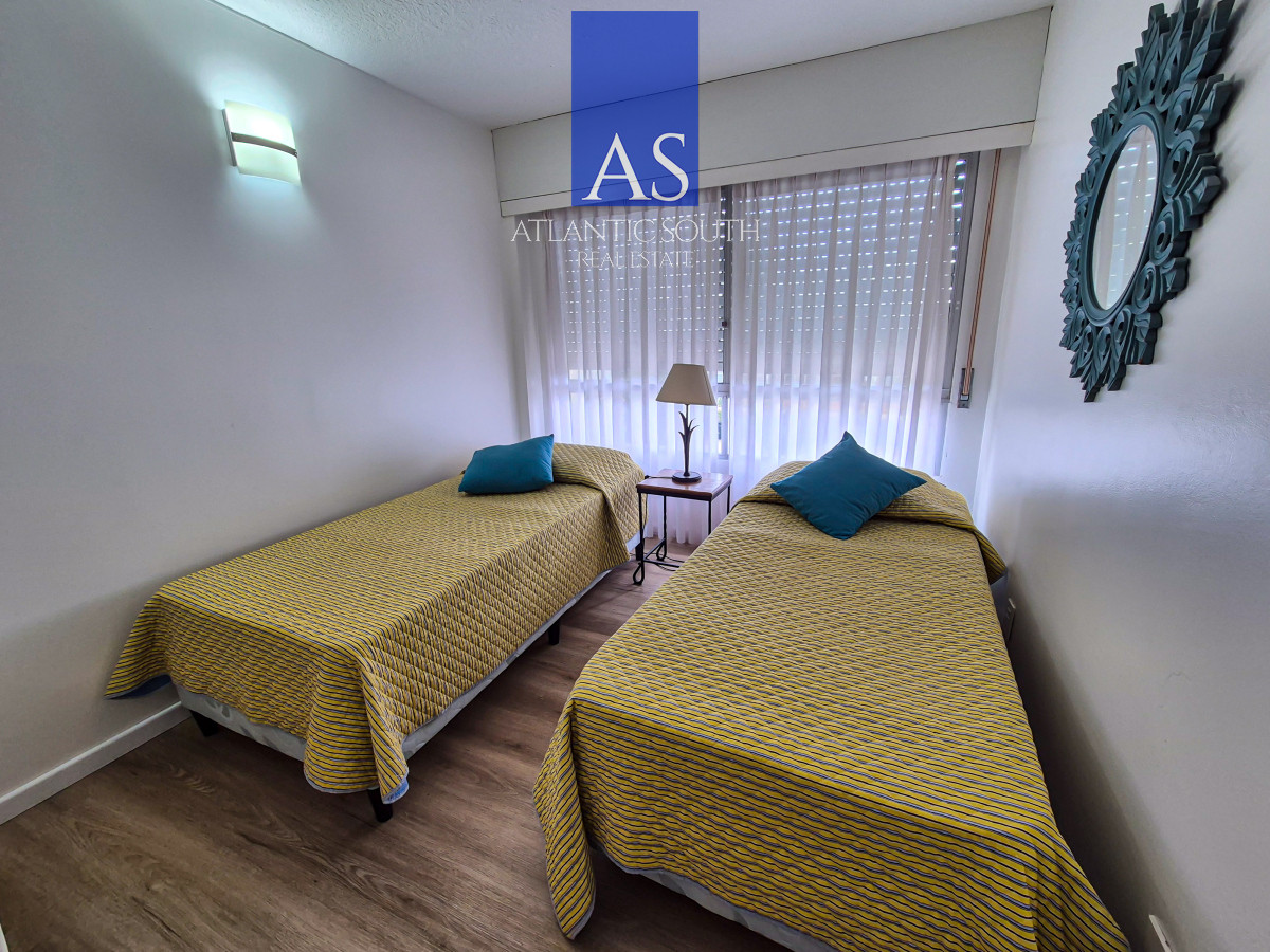 Apartamento ID.4211 - Apartamento 3 Dormitorios en venta gran terraza garage Península Punta del Este
