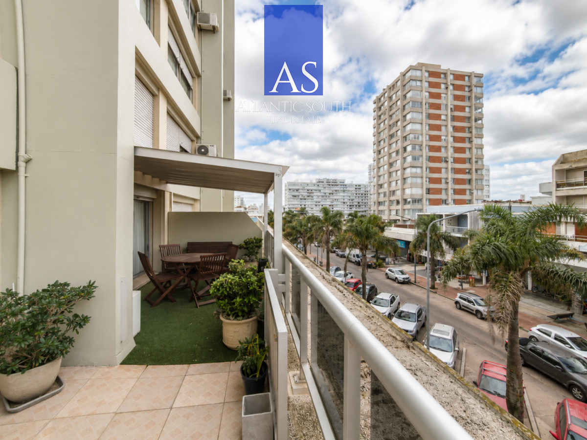Apartamento ID.4211 - Apartamento 3 Dormitorios en venta gran terraza garage Península Punta del Este