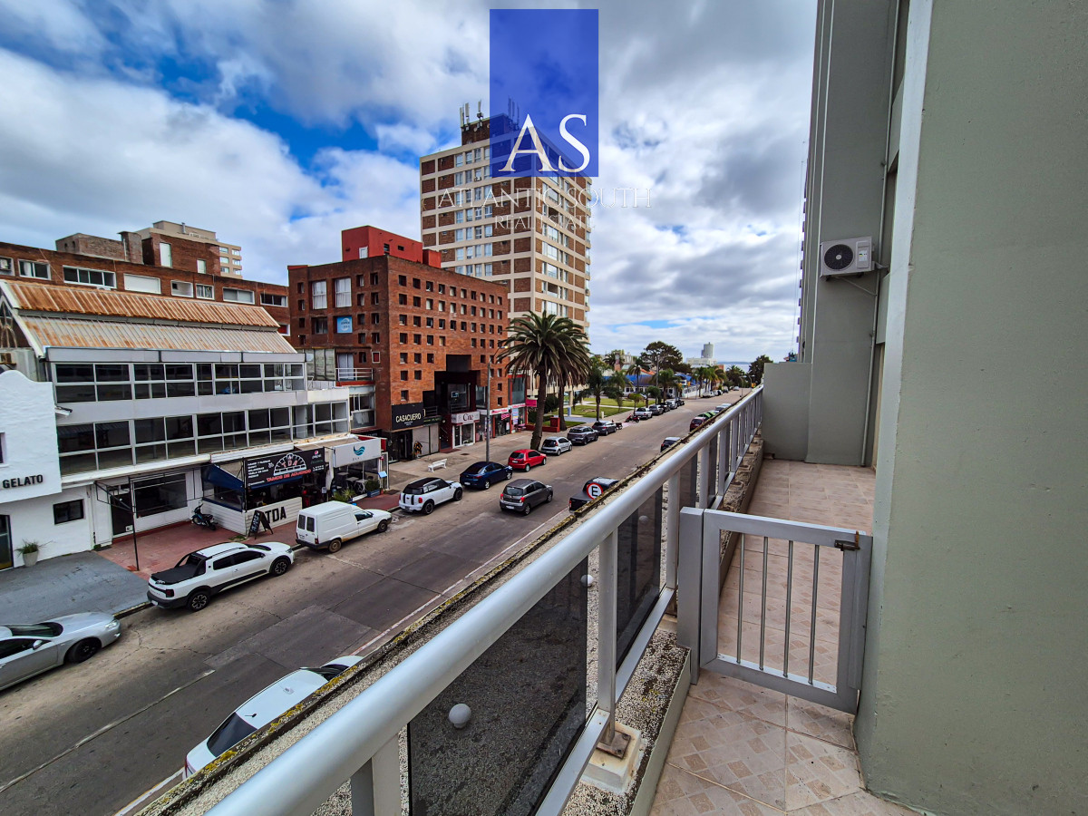Apartamento ID.4211 - Apartamento 3 Dormitorios en venta gran terraza garage Península Punta del Este