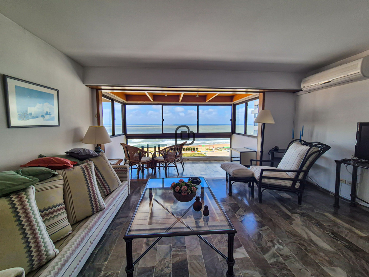 Apartamento ID.1853 - Venta Apartamento 3 Dormitorios Frente a la Playa Brava Punta del Este