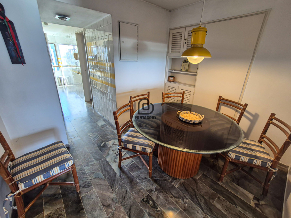 Apartamento ID.1853 - Venta Apartamento 3 Dormitorios Frente a la Playa Brava Punta del Este