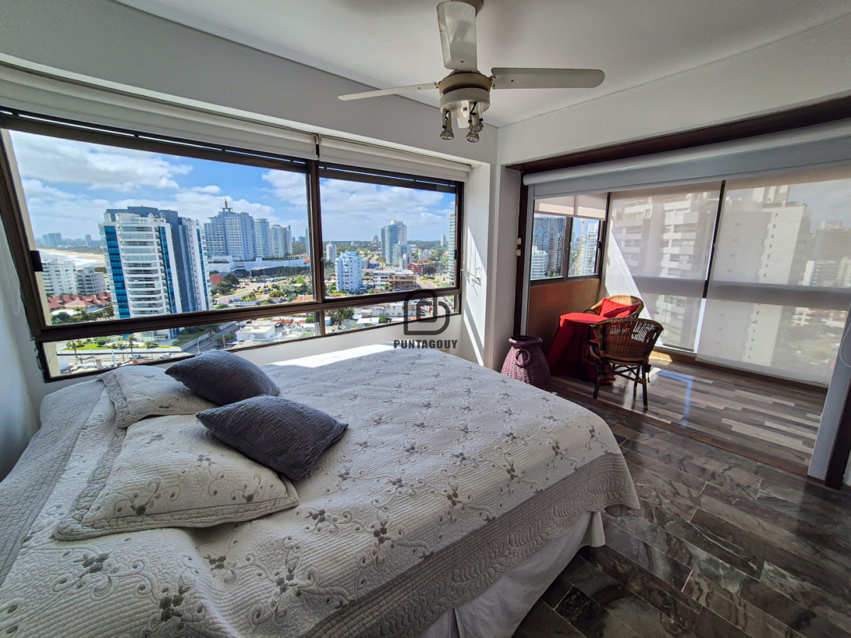 Apartamento ID.1853 - Venta Apartamento 3 Dormitorios Frente a la Playa Brava Punta del Este