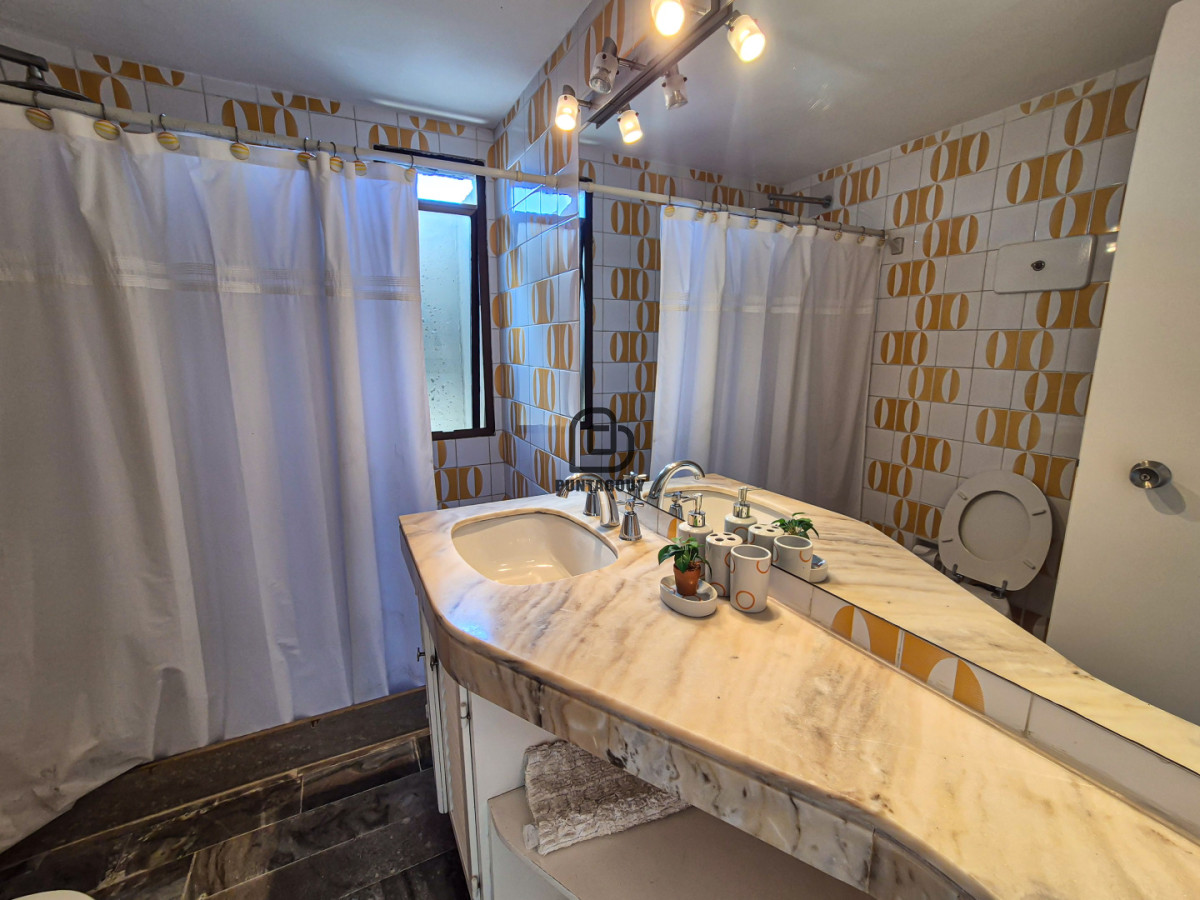 Apartamento ID.1853 - Venta Apartamento 3 Dormitorios Frente a la Playa Brava Punta del Este