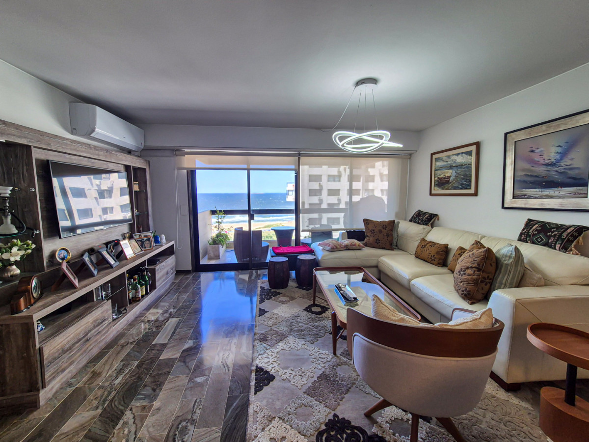 Apartamento ID.60 - Venta Apartamento 3 Dormitorios Frente a la Playa Brava Punta del Este