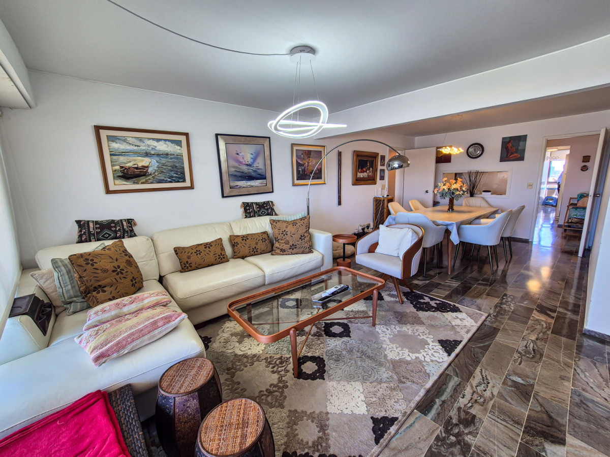 Apartamento ID.60 - Venta Apartamento 3 Dormitorios Frente a la Playa Brava Punta del Este