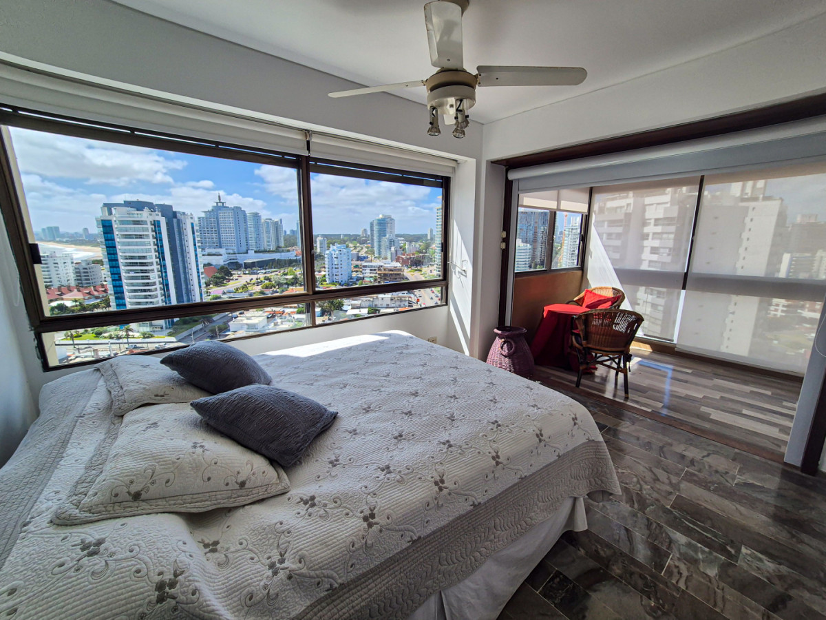 Apartamento ID.95 - Venta Apartamento 3 Dormitorios Frente a la Playa Brava Punta del Este