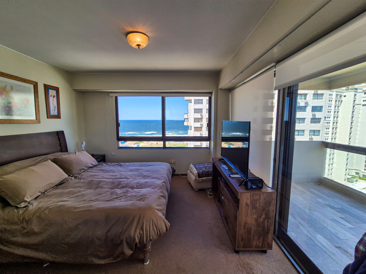 Apartamento ID.60 - Venta Apartamento 3 Dormitorios Frente a la Playa Brava Punta del Este