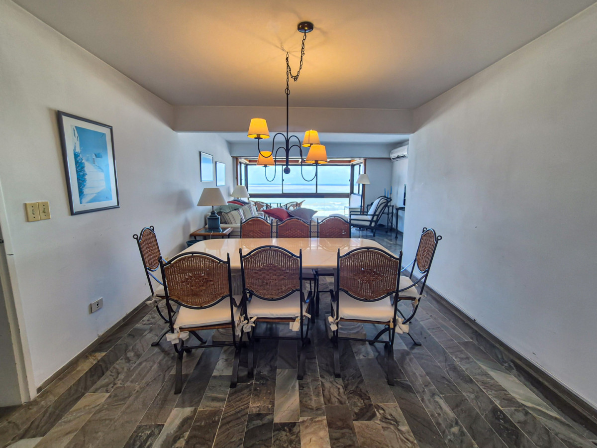 Apartamento ID.95 - Venta Apartamento 3 Dormitorios Frente a la Playa Brava Punta del Este